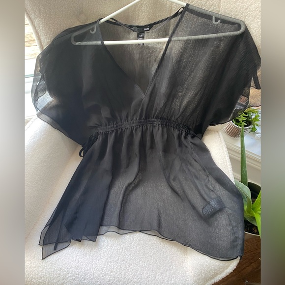 H & M BEACH COVERUP/TOP - Picture 3 of 3